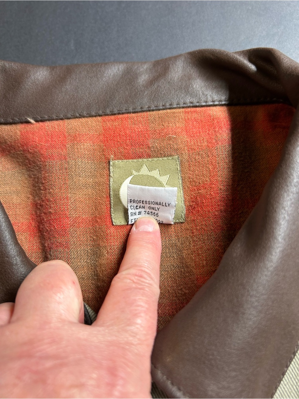 Men's Tan Workwear Jacket with Brown Leather Collar and Plaid Cotton Lining - Picture 3 of 8